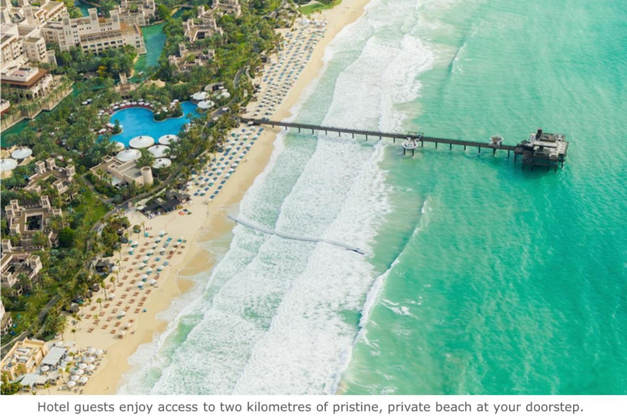 Jumeirah Al Qasr Dubaj Zewnętrze zdjęcie Aerial view of the beach